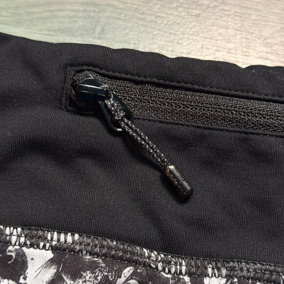 Lululemon Women's Speed Short 4-way Stretch 2.5" - Black/White Floral - Picture 5 of 10